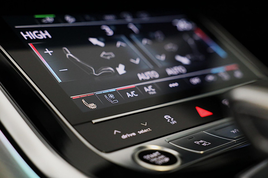Audi Q7 55 TFSI e Quattro SQ7 Look / Head Up / RS Zetels / Leder / Memory / Acc / F1 / Lane Assist / Massage / Open Pano / 23 Inch