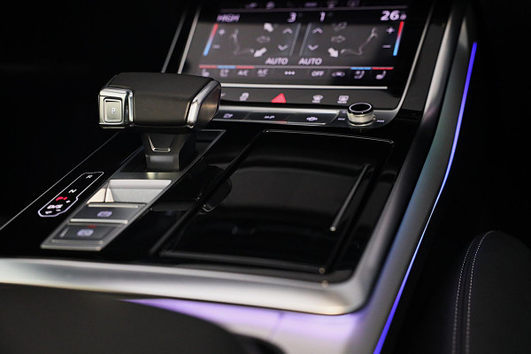 Audi Q7 55 TFSI e Quattro SQ7 Look / Head Up / RS Zetels / Leder / Memory / Acc / F1 / Lane Assist / Massage / Open Pano / 23 Inch