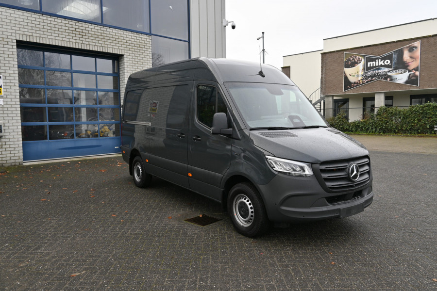 Mercedes-Benz eSprinter 320 L2H2 Select 81kWh Reikwijdte 257km volgens WLTP Snellader, Distronic, Trekhaak, Etc.