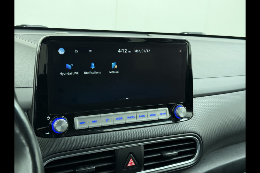 Hyundai Kona EV Premium 64kWh Leer SOH 100% Warmtepomp Krell®-Premium Audio Stoelverwarming+Koeling Camera Apple Carplay Android Auto Head-Up Stuurverwarming Elek.Stoelen Blind Spot Lane Assist VESS 1e Eigenaar Origineel Nederlandse Auto 45.000,-nieuw