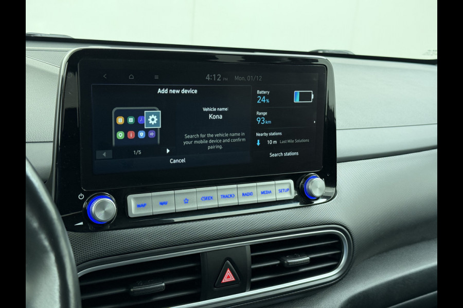 Hyundai Kona EV Premium 64kWh Leer SOH 100% Warmtepomp Krell®-Premium Audio Stoelverwarming+Koeling Camera Apple Carplay Android Auto Head-Up Stuurverwarming Elek.Stoelen Blind Spot Lane Assist VESS 1e Eigenaar Origineel Nederlandse Auto 45.000,-nieuw