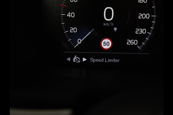 Volvo V90 2.0 D3 Momentum | Leder | Trekhaak | Stoelverwarming | Adaptive cruise | Carplay | Navigatie | Digital Cockpit | Full LED | Parkeerhulp | Climate control