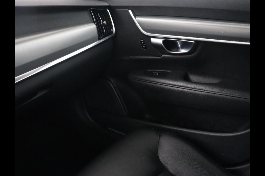 Volvo V90 2.0 D3 Momentum | Leder | Trekhaak | Stoelverwarming | Adaptive cruise | Carplay | Navigatie | Digital Cockpit | Full LED | Parkeerhulp | Climate control