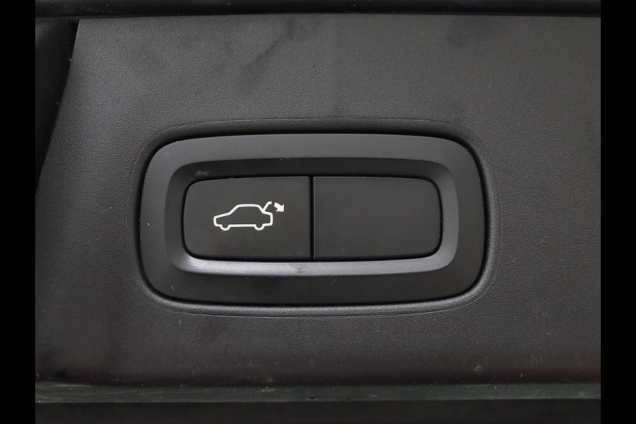 Volvo V90 2.0 D3 Momentum | Leder | Trekhaak | Stoelverwarming | Adaptive cruise | Carplay | Navigatie | Digital Cockpit | Full LED | Parkeerhulp | Climate control