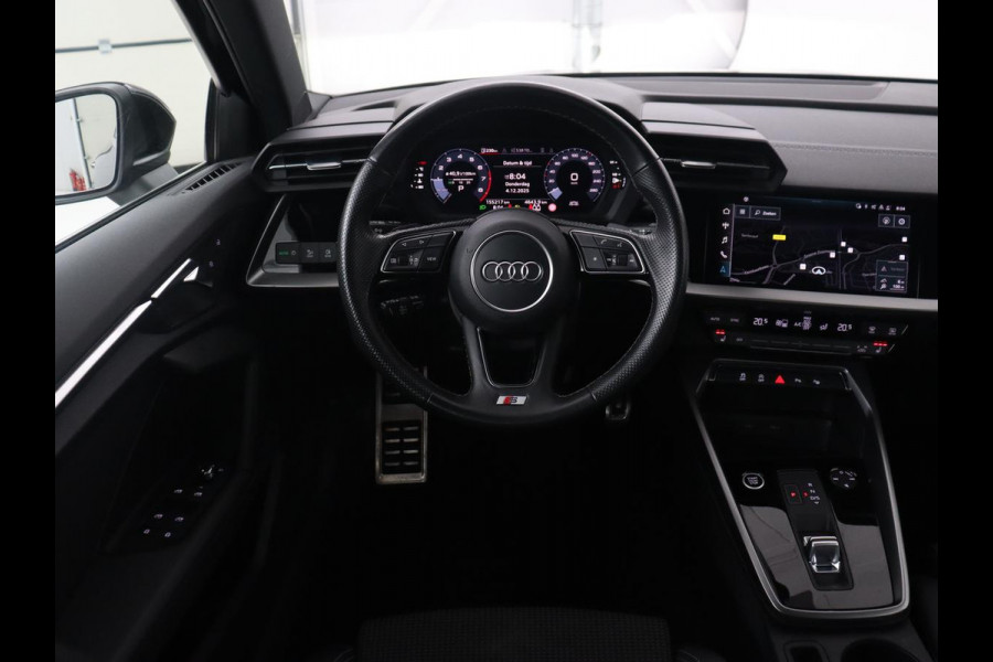 Audi A3 30 TFSI S edition | Stoelverwarming | Park Assist | Carplay | Sportstoelen | Half leder | Virtual Cockpit | Full LED | Navigatie | Bluetooth | Climate control | Cruise control
