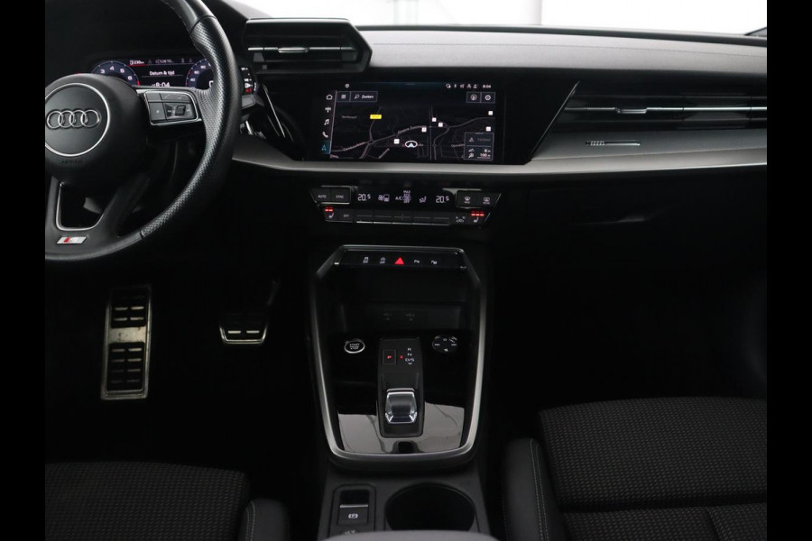 Audi A3 30 TFSI S edition | Stoelverwarming | Park Assist | Carplay | Sportstoelen | Half leder | Virtual Cockpit | Full LED | Navigatie | Bluetooth | Climate control | Cruise control