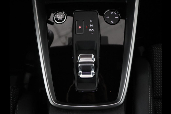 Audi A3 30 TFSI S edition | Stoelverwarming | Park Assist | Carplay | Sportstoelen | Half leder | Virtual Cockpit | Full LED | Navigatie | Bluetooth | Climate control | Cruise control
