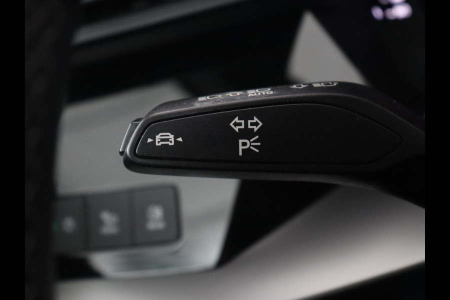 Audi A3 30 TFSI S edition | Stoelverwarming | Park Assist | Carplay | Sportstoelen | Half leder | Virtual Cockpit | Full LED | Navigatie | Bluetooth | Climate control | Cruise control