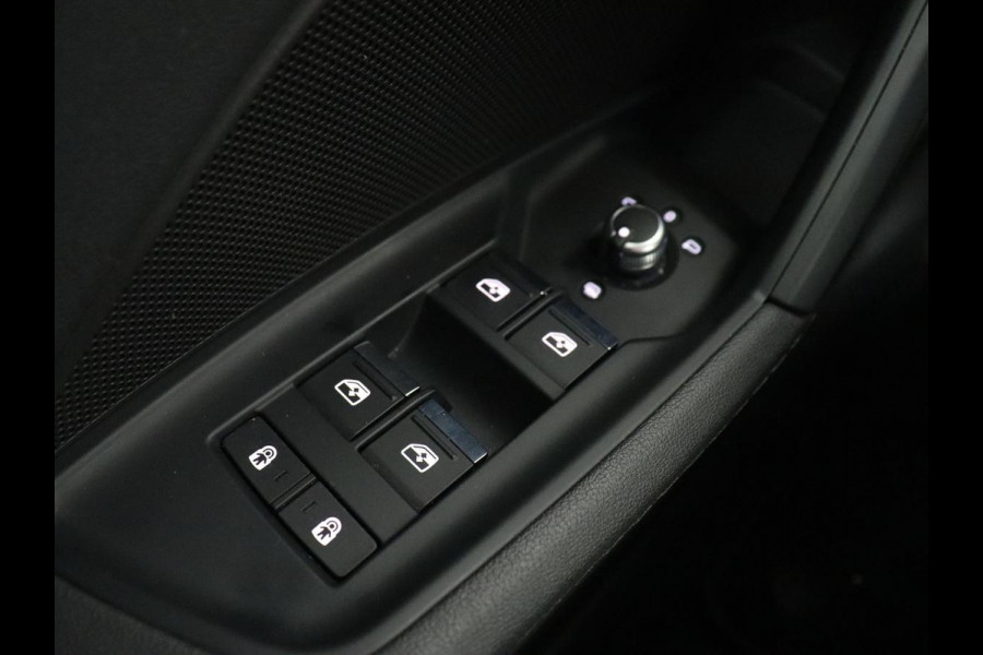 Audi A3 30 TFSI S edition | Stoelverwarming | Park Assist | Carplay | Sportstoelen | Half leder | Virtual Cockpit | Full LED | Navigatie | Bluetooth | Climate control | Cruise control
