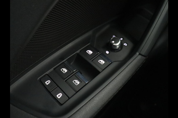 Audi A3 30 TFSI S edition | Stoelverwarming | Park Assist | Carplay | Sportstoelen | Half leder | Virtual Cockpit | Full LED | Navigatie | Bluetooth | Climate control | Cruise control