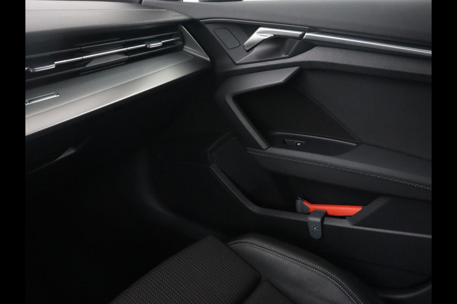Audi A3 30 TFSI S edition | Stoelverwarming | Park Assist | Carplay | Sportstoelen | Half leder | Virtual Cockpit | Full LED | Navigatie | Bluetooth | Climate control | Cruise control
