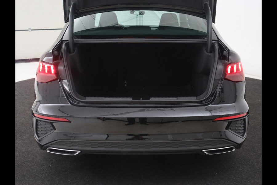 Audi A3 30 TFSI S edition | Stoelverwarming | Park Assist | Carplay | Sportstoelen | Half leder | Virtual Cockpit | Full LED | Navigatie | Bluetooth | Climate control | Cruise control