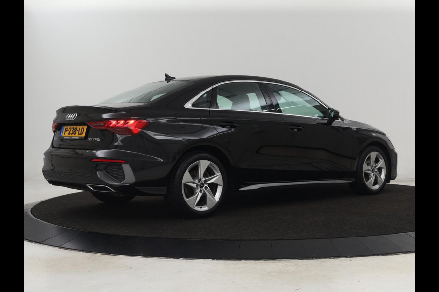 Audi A3 30 TFSI S edition | Stoelverwarming | Park Assist | Carplay | Sportstoelen | Half leder | Virtual Cockpit | Full LED | Navigatie | Bluetooth | Climate control | Cruise control