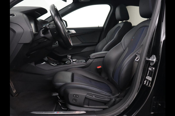 BMW 1-serie 118i M Sport | Panoramadak | Stoelverwarming | Camera | Sportstoelen | Harman/Kardon | Stuurverwarming | Carplay | Navigatie | Live Cockpit | Full LED | Getint glas