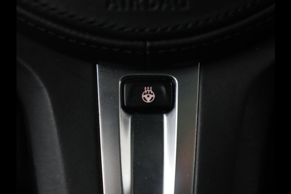 BMW 1-serie 118i M Sport | Panoramadak | Stoelverwarming | Camera | Sportstoelen | Harman/Kardon | Stuurverwarming | Carplay | Navigatie | Live Cockpit | Full LED | Getint glas