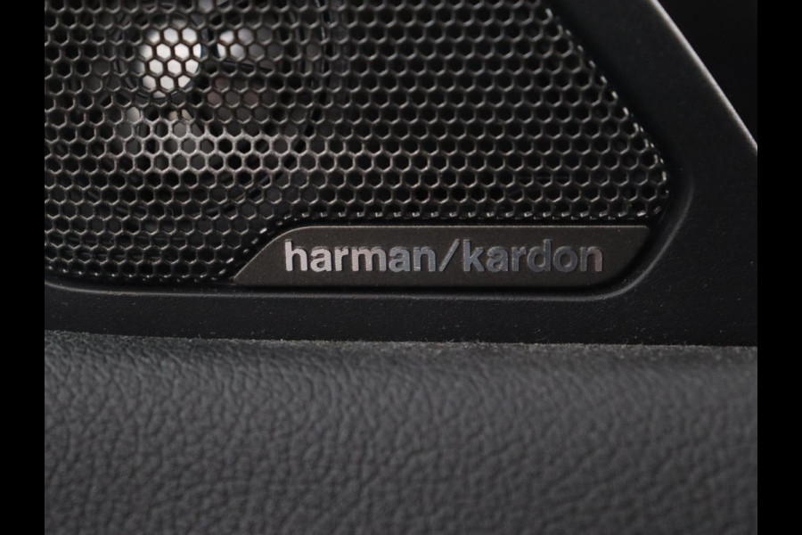 BMW 1-serie 118i M Sport | Panoramadak | Stoelverwarming | Camera | Sportstoelen | Harman/Kardon | Stuurverwarming | Carplay | Navigatie | Live Cockpit | Full LED | Getint glas