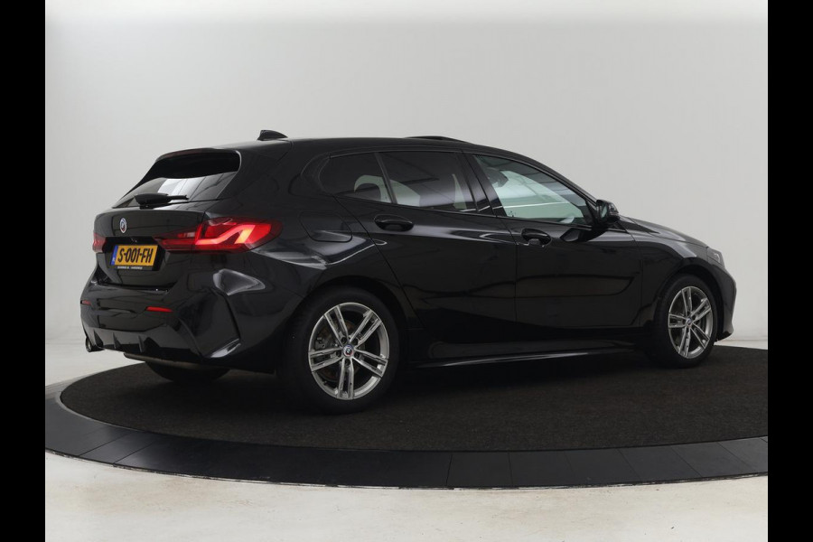 BMW 1-serie 118i M Sport | Panoramadak | Stoelverwarming | Camera | Sportstoelen | Harman/Kardon | Stuurverwarming | Carplay | Navigatie | Live Cockpit | Full LED | Getint glas