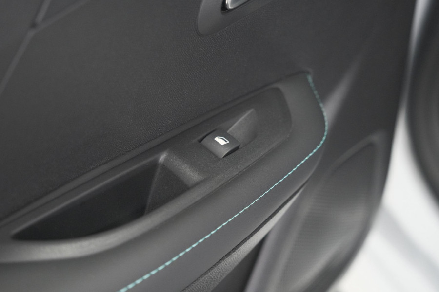 Peugeot 208 PureTech 100 Allure | Adaptieve Cruise Control | Camera | Apple Carplay