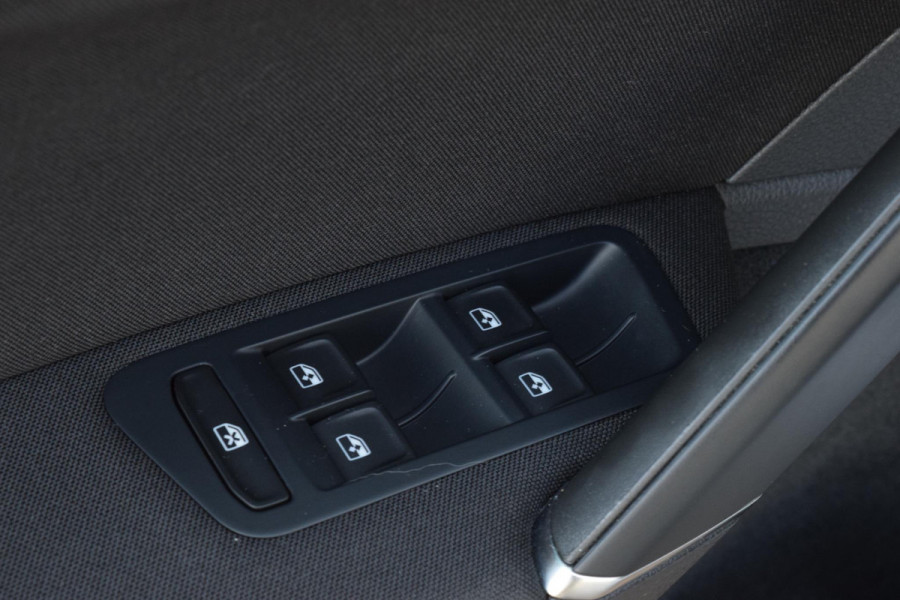 Volkswagen Golf 1.0 TSI Comf. Bus.|R-Line|Carplay|ACC|Massage