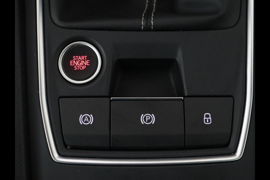 Seat Leon 1.0 TSI Style Intens | Trekhaak | Camera | Carplay | Navigatie | Adaptive cruise | DAB | Parkeerhulp | Full LED | Climate control