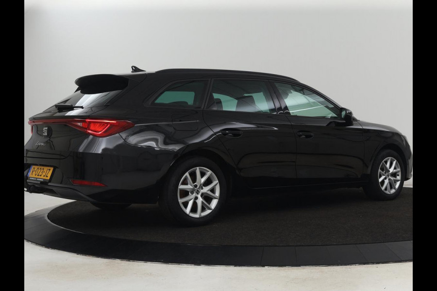 Seat Leon 1.0 TSI Style Intens | Trekhaak | Camera | Carplay | Navigatie | Adaptive cruise | DAB | Parkeerhulp | Full LED | Climate control