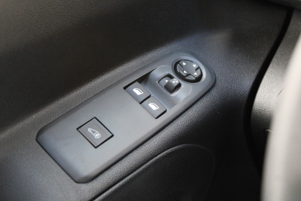 Peugeot e-Partner 136 L1 50 kWh 136pk - Airco - Cruise - PDC - Camera - Stoelverwarming - Rijklaar