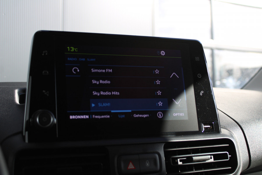 Peugeot e-Partner 136 L1 50 kWh 136pk - Airco - Cruise - PDC - Camera - Stoelverwarming - Rijklaar