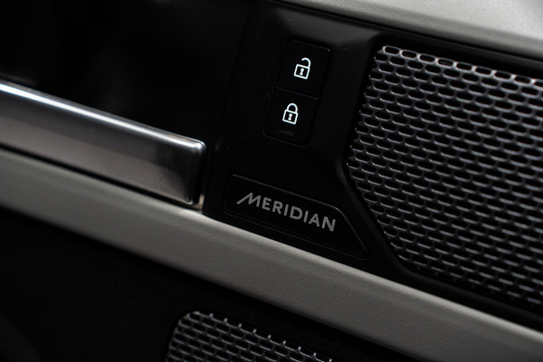 Land Rover Defender 110 2.0 P400e 110 XS Edition *Luchtvering / Panorama / Stoelventilatie / Meridian / Surround View / Keyless / Elektr. Trekhaak*