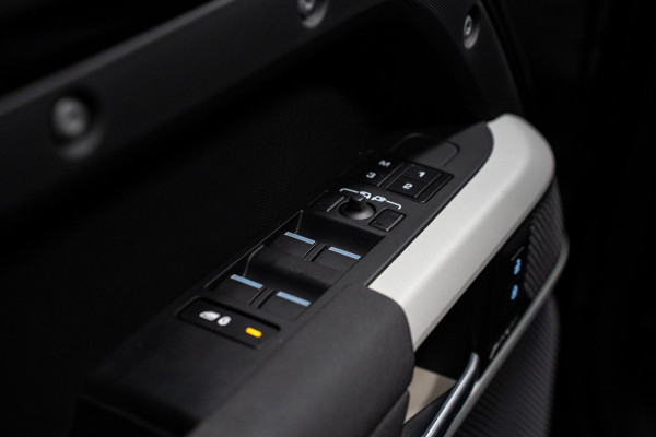 Land Rover Defender 110 2.0 P400e 110 XS Edition *Luchtvering / Panorama / Stoelventilatie / Meridian / Surround View / Keyless / Elektr. Trekhaak*