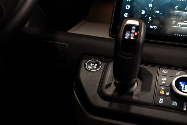 Land Rover Defender 110 2.0 P400e 110 XS Edition *Luchtvering / Panorama / Stoelventilatie / Meridian / Surround View / Keyless / Elektr. Trekhaak*