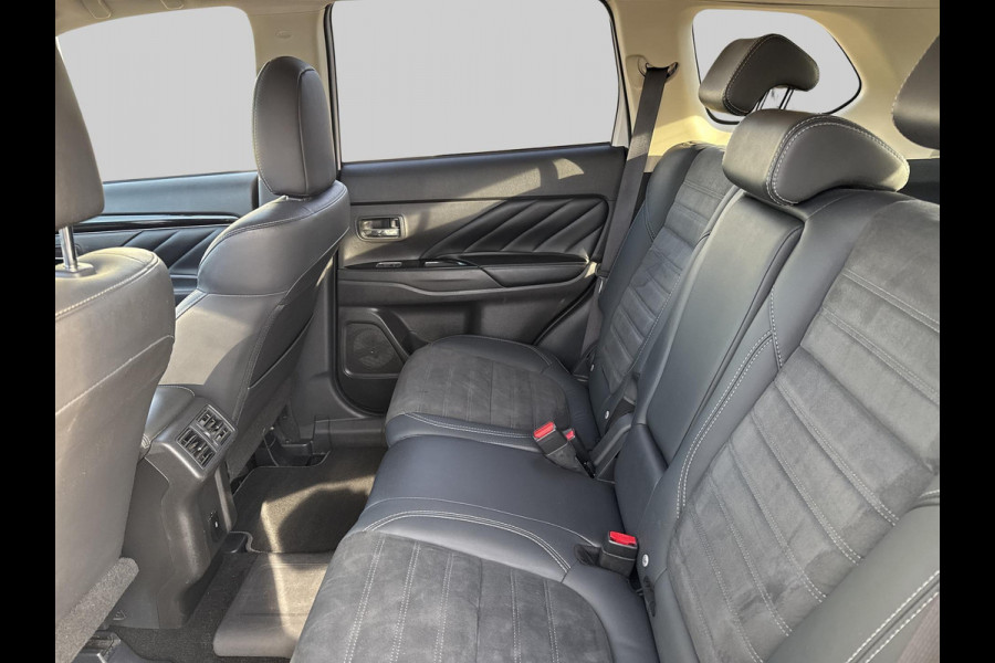 Mitsubishi Outlander 2.4 PHEV Intense+ schuifdak | trekhaak