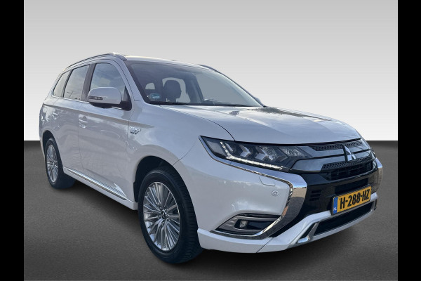 Mitsubishi Outlander 2.4 PHEV Intense+ schuifdak | trekhaak