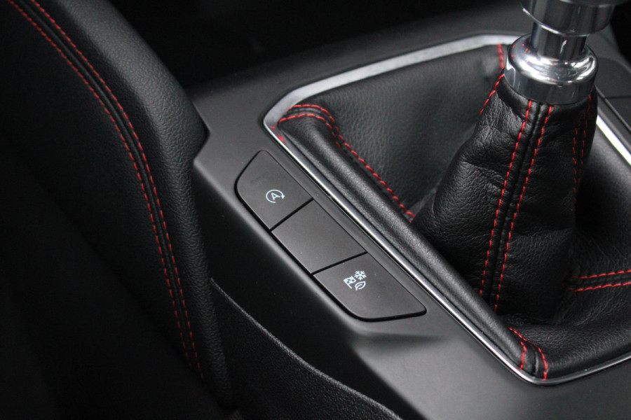 Ford Kuga 1.5 EcoBoost ST-Line | Trekhaak 1800KG | Stoel + Stuurverwarming | Climate Control | Navigatie | Cruise Control |