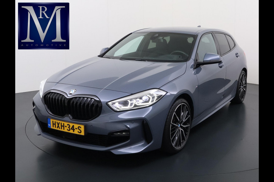 BMW 1-serie 118i Executive Edition M Sport | M SPORT | HARMAN & KARDON | ELEKTRISCHE ACHTERKLEP | CAMERA | ADAPTIVE CRUISE CONTROL | STOEL- & STUURVERWARMING | HEAD-UP | 19 INCH | INDIVIDUAL KLEUR STORM BAY METALLIC BOMVOL OPTIES