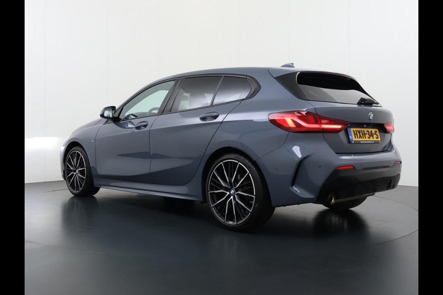 BMW 1-serie 118i Executive Edition M Sport | M SPORT | HARMAN & KARDON | ELEKTRISCHE ACHTERKLEP | CAMERA | ADAPTIVE CRUISE CONTROL | STOEL- & STUURVERWARMING | HEAD-UP | 19 INCH | INDIVIDUAL KLEUR STORM BAY METALLIC BOMVOL OPTIES