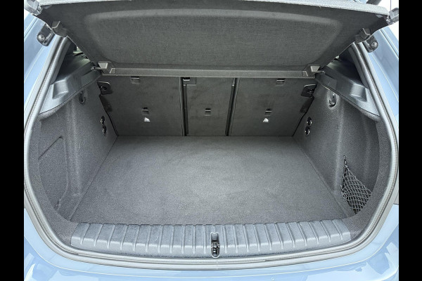 BMW 1-serie 118i Executive Edition M Sport | M SPORT | HARMAN & KARDON | ELEKTRISCHE ACHTERKLEP | CAMERA | ADAPTIVE CRUISE CONTROL | STOEL- & STUURVERWARMING | HEAD-UP | 19 INCH | INDIVIDUAL KLEUR STORM BAY METALLIC BOMVOL OPTIES