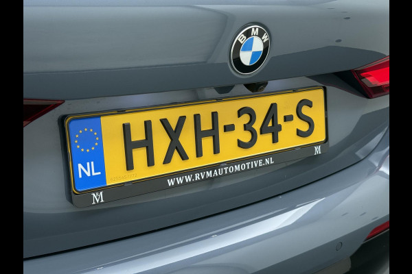 BMW 1-serie 118i Executive Edition M Sport | M SPORT | HARMAN & KARDON | ELEKTRISCHE ACHTERKLEP | CAMERA | ADAPTIVE CRUISE CONTROL | STOEL- & STUURVERWARMING | HEAD-UP | 19 INCH | INDIVIDUAL KLEUR STORM BAY METALLIC BOMVOL OPTIES