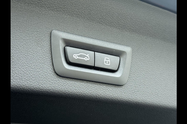 BMW 1-serie 118i Executive Edition M Sport | M SPORT | HARMAN & KARDON | ELEKTRISCHE ACHTERKLEP | CAMERA | ADAPTIVE CRUISE CONTROL | STOEL- & STUURVERWARMING | HEAD-UP | 19 INCH | INDIVIDUAL KLEUR STORM BAY METALLIC BOMVOL OPTIES