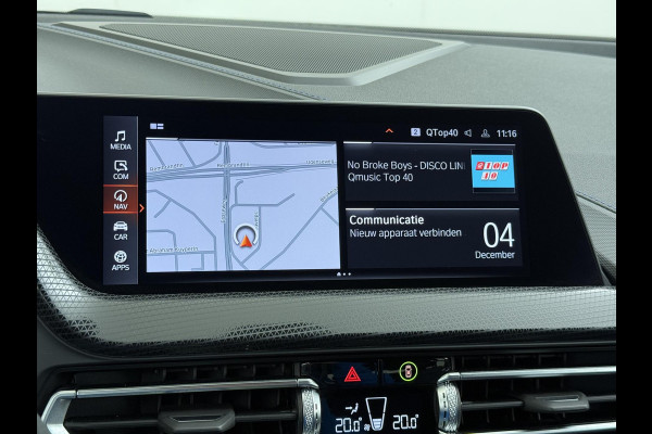 BMW 1-serie 118i Executive Edition M Sport | M SPORT | HARMAN & KARDON | ELEKTRISCHE ACHTERKLEP | CAMERA | ADAPTIVE CRUISE CONTROL | STOEL- & STUURVERWARMING | HEAD-UP | 19 INCH | INDIVIDUAL KLEUR STORM BAY METALLIC BOMVOL OPTIES