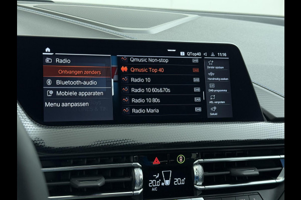 BMW 1-serie 118i Executive Edition M Sport | M SPORT | HARMAN & KARDON | ELEKTRISCHE ACHTERKLEP | CAMERA | ADAPTIVE CRUISE CONTROL | STOEL- & STUURVERWARMING | HEAD-UP | 19 INCH | INDIVIDUAL KLEUR STORM BAY METALLIC BOMVOL OPTIES