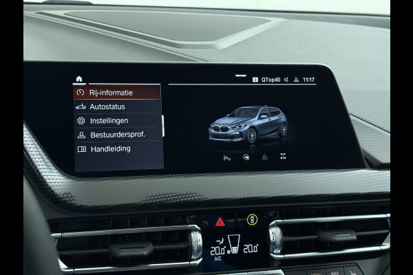 BMW 1-serie 118i Executive Edition M Sport | M SPORT | HARMAN & KARDON | ELEKTRISCHE ACHTERKLEP | CAMERA | ADAPTIVE CRUISE CONTROL | STOEL- & STUURVERWARMING | HEAD-UP | 19 INCH | INDIVIDUAL KLEUR STORM BAY METALLIC BOMVOL OPTIES