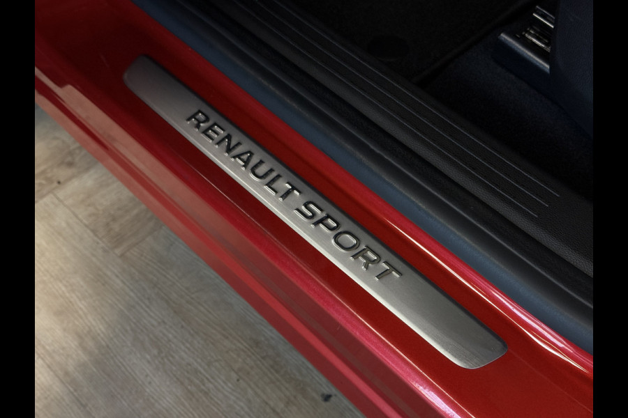 Renault Captur 1.3 TCe 160 R.S. Line | Groot Navi | Pano | Camera | Stoelverwarming | Led | 18" | 100% Dealer onderhouden!