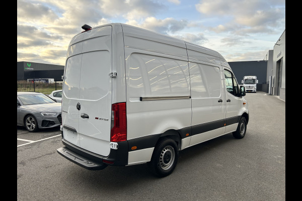 Mercedes-Benz Sprinter 317 CDI L2 H2 MBUX / 360 Camera / Parkeersensoren / Navigatie / Cruise control / Airco / 270 Graden achterdeuren