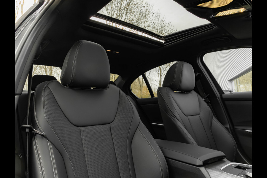 BMW 3-serie 330e M-Sport - LCI 2 - Schuifdak - Trekhaak - Widescreen - Hifi - Camera
