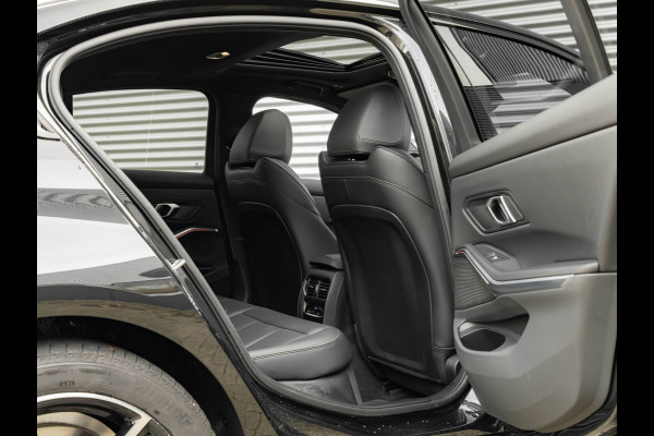 BMW 3-serie 330e M-Sport - LCI 2 - Schuifdak - Trekhaak - Widescreen - Hifi - Camera