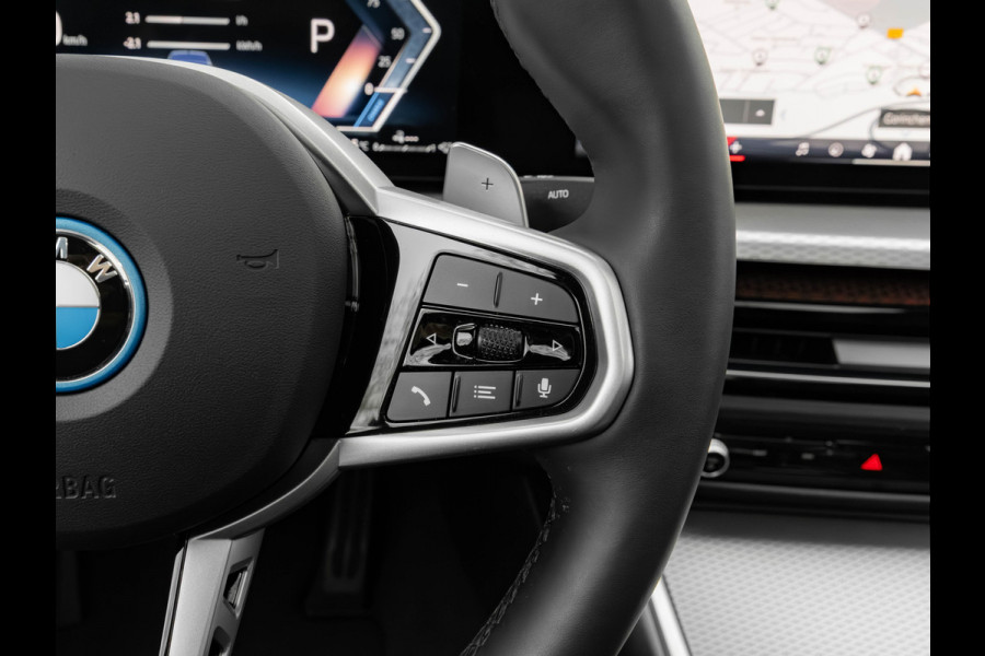 BMW 3-serie 330e M-Sport - LCI 2 - Schuifdak - Trekhaak - Widescreen - Hifi - Camera