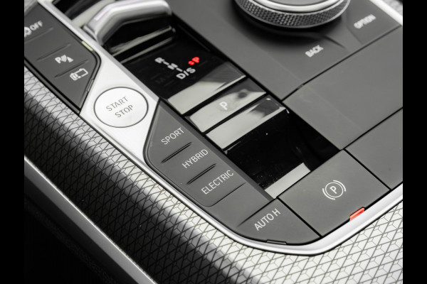 BMW 3-serie 330e M-Sport - LCI 2 - Schuifdak - Trekhaak - Widescreen - Hifi - Camera