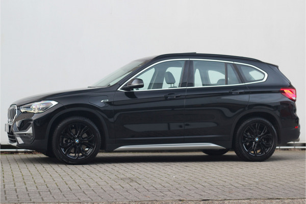 BMW X1 xDrive25e High Executive | Pano | Head-up | Camera | Verwarming