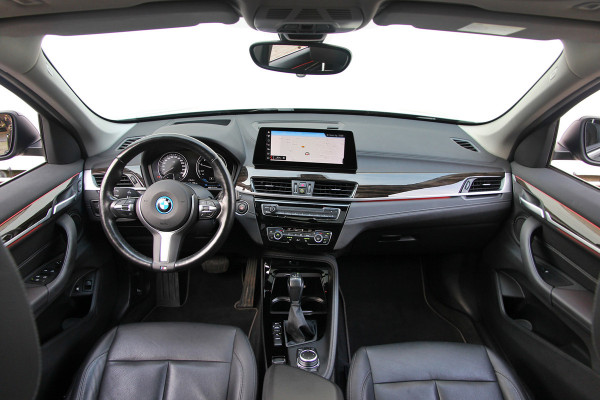 BMW X1 xDrive25e High Executive | Pano | Head-up | Camera | Verwarming