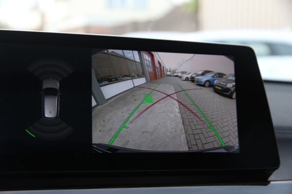 BMW X1 xDrive25e High Executive | Pano | Head-up | Camera | Verwarming